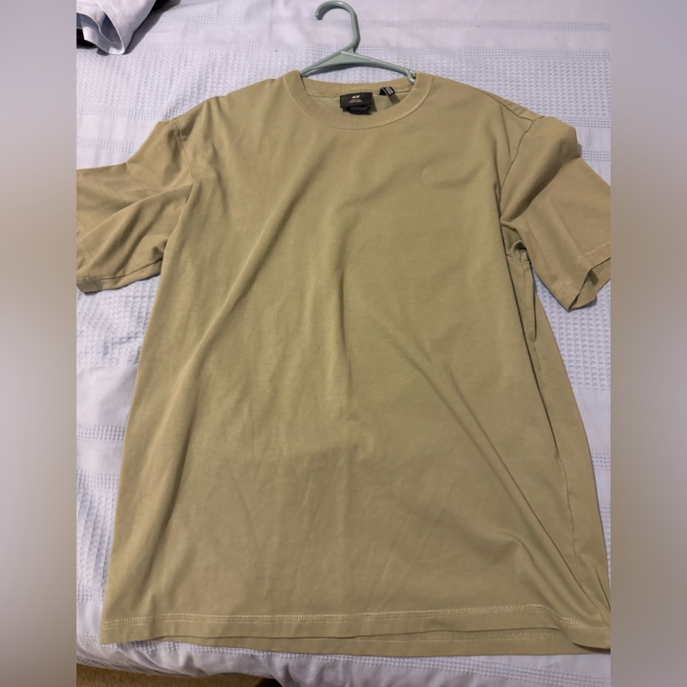 H&M Men's Tan Short Sleeve Tee